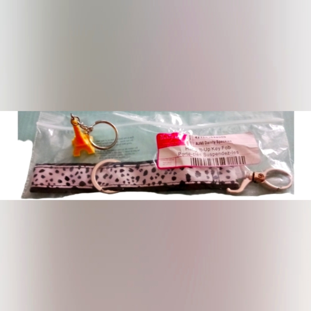 NWT - Thirty one key holder with bonus Eiffel Tower key chain
